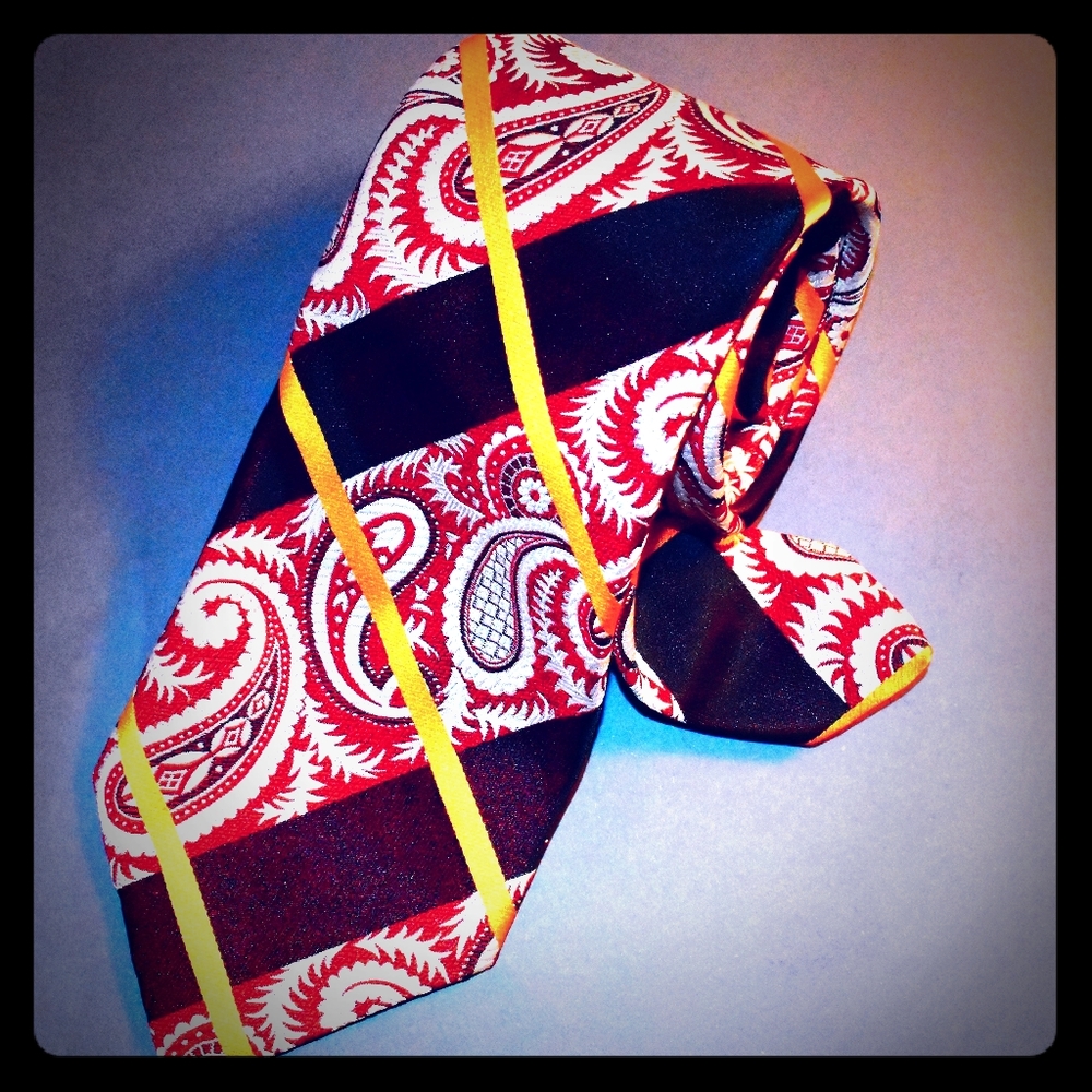 Vintage Paisley men's Jerré necktie